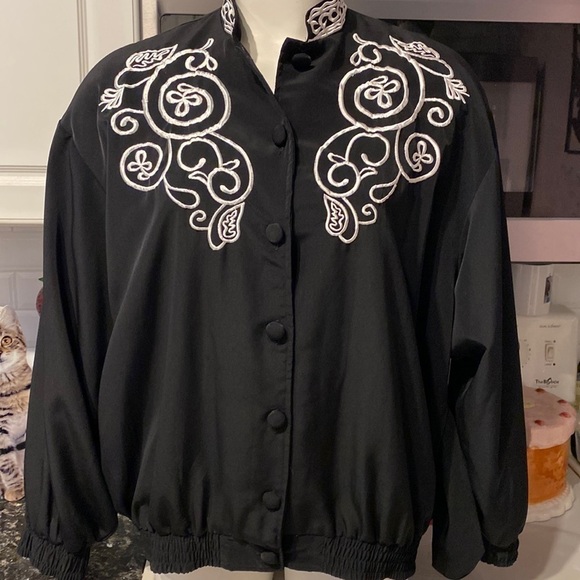 Q Regency Collection for Joyce long sleeve lined lightweight button up 18 - Picture 1 of 3